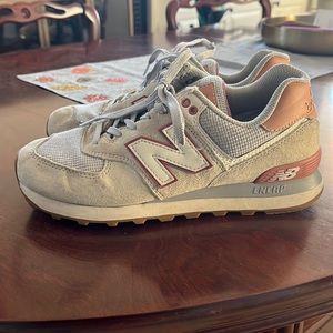 Used Womens new balance 574 size 8